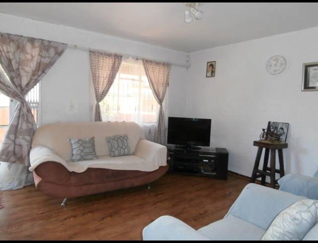 3 BEDROOM CLUSTER FOR SALE IN THE HILL